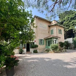 https://le-ponteil.fr-provencehotel.com